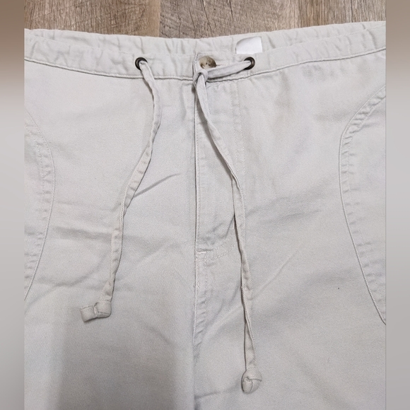 Columbia Light Khaki Cargo Capris Size Medium - Picture 4 of 11